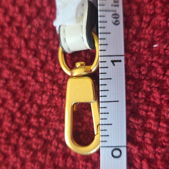 White and Gold Keychain - Picture 7 of 8